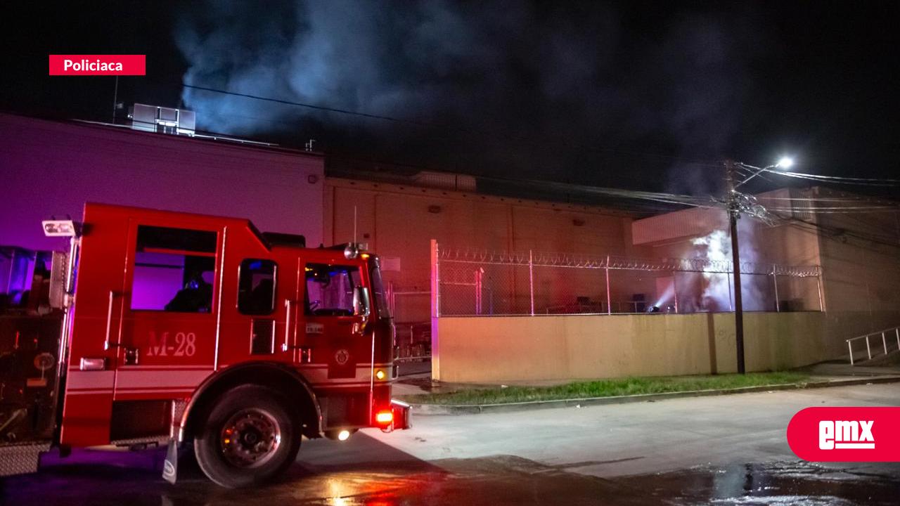 EMX-Se incendian contenedores en tienda Ley Express Cucapah