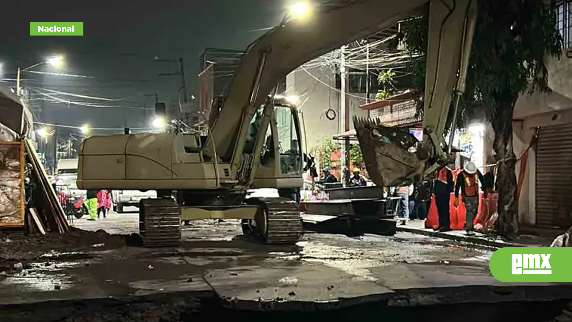 EMX-Evacúan-a-vecinos-por-crecimiento-de-socavón-en-Iztapalapa