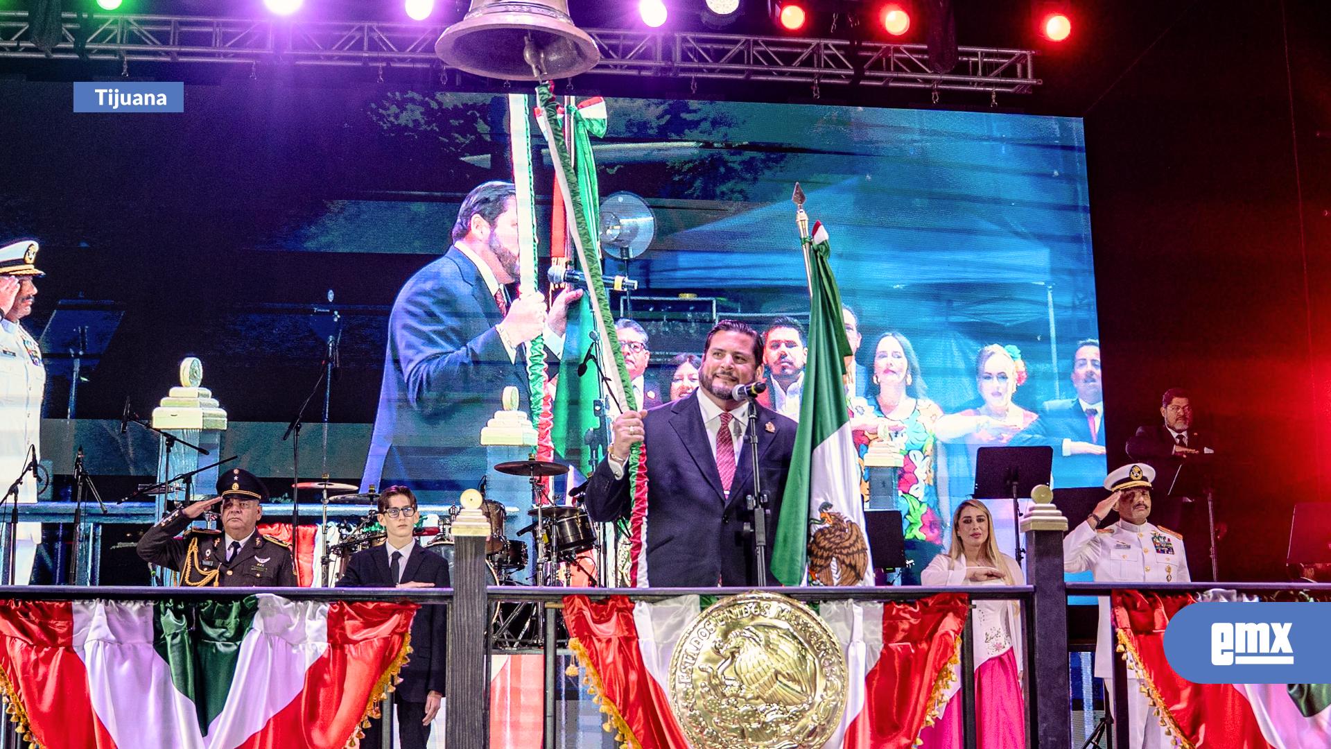 EMX-¡Viva-México!-Ismael-Burgueño-encabezó-su-primer-Grito-de-Independencia-en-Tijuana