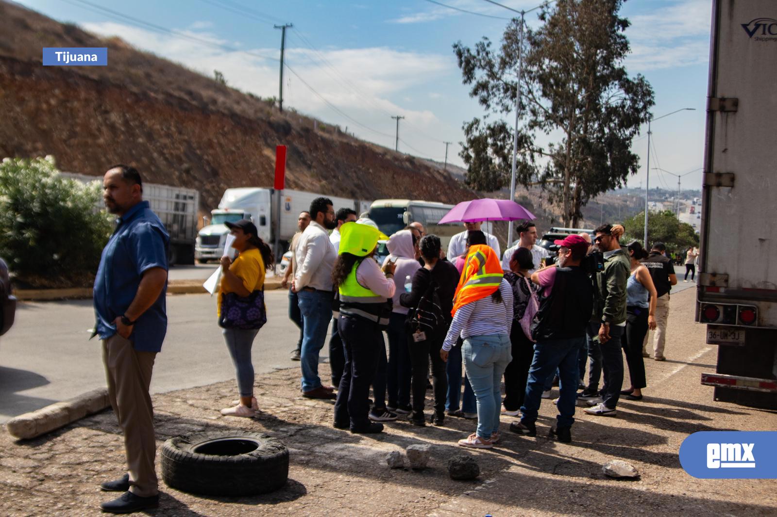 EMX-Sin-luz-ni-drenaje:-Padres-de-familia-exigen-baños-para-telesecundaria-#117-y-bloquean-caseta-del-Cimarrón