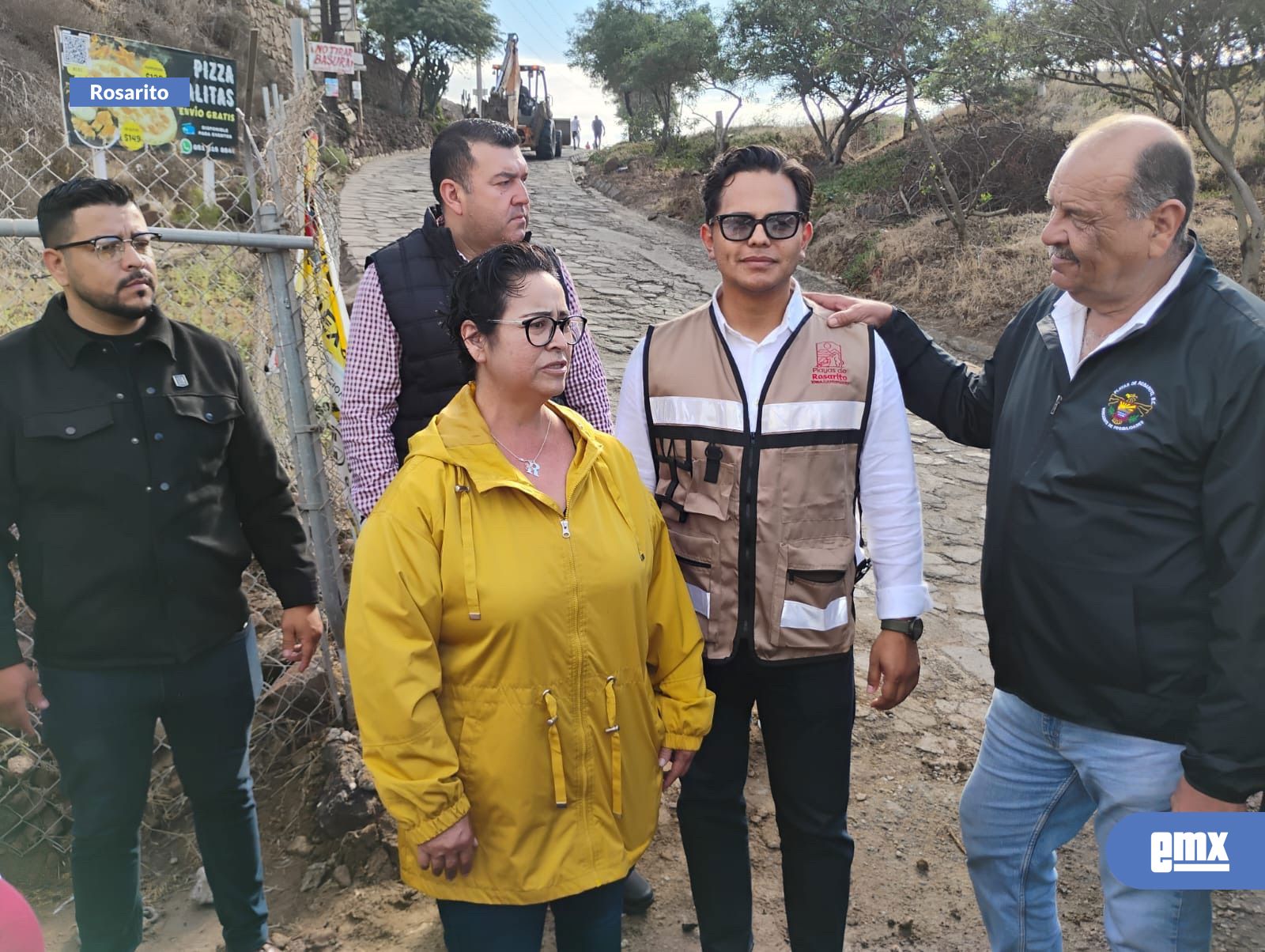 EMX-Presidenta-Municipal-de-Playas-de-Rosarito,-Mtra.-Rocío-Adame-Muñoz,-garantiza-el-bienestar-y-fortalece-la-cercanía-con-las-y-los-rosaritenses-al-atender-las-peticiones-de-los-vecinos-de-Terrazas-del-Mar