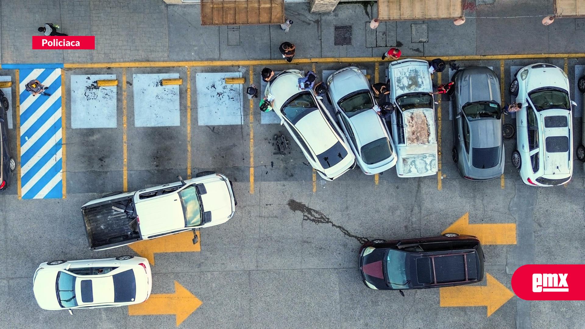 EMX-Conductor-choca-5-vehículos-estacionados-en-Calimax-Fundadores-al-intentar-huir
