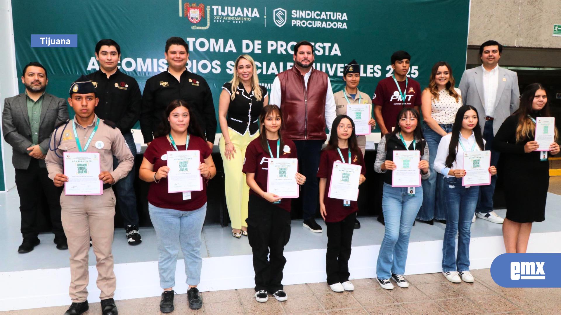 EMX-Encabeza-Ismael-Burgueño-toma-de-protesta-de-154-‘Comisarios-Sociales-Juveniles’-de-la-Sindicatura-Procuradora