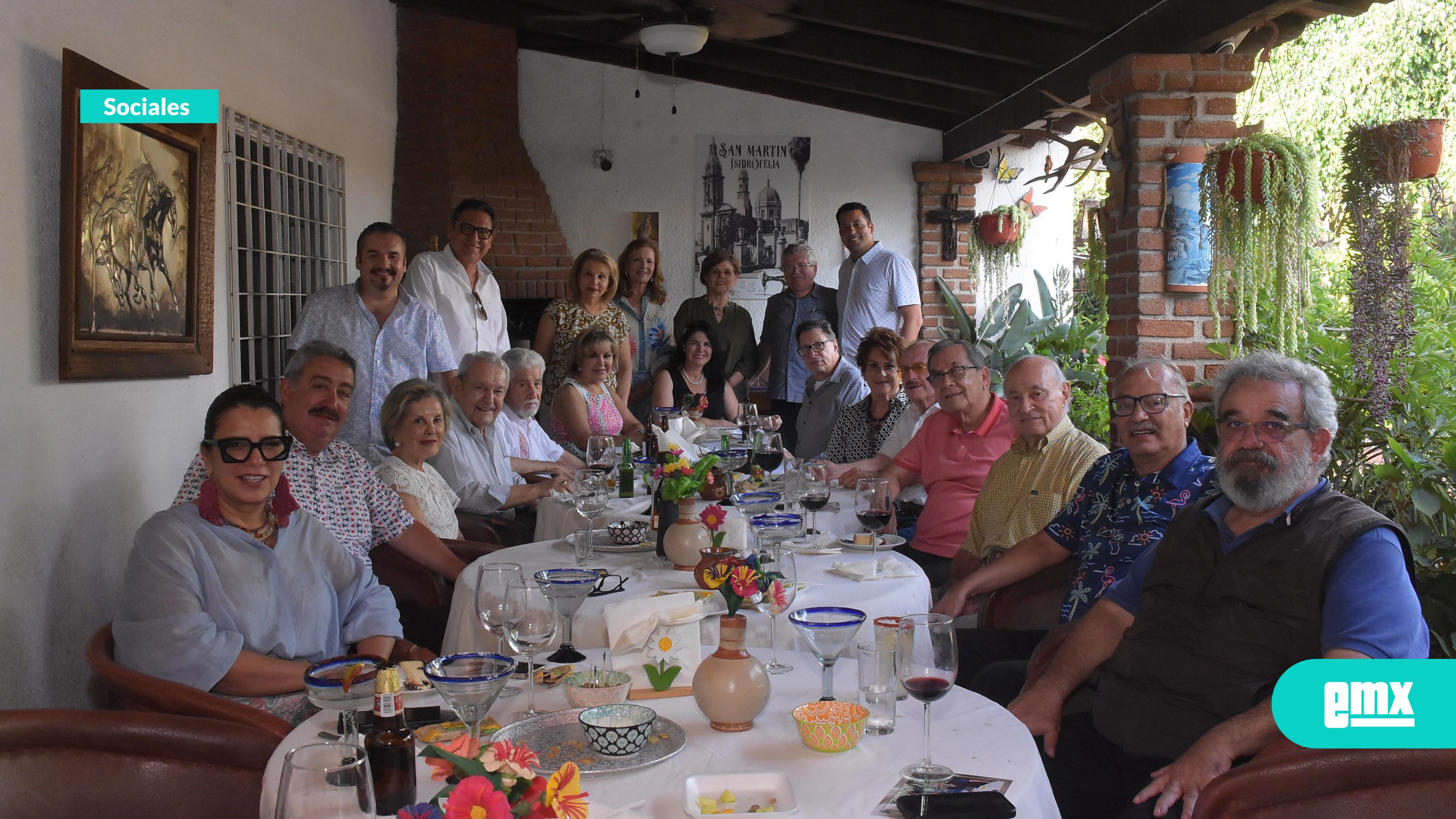 EMX-Concurrido-festejo-veraniego-para-felices-cumpleañeros-del-mes-de-agosto