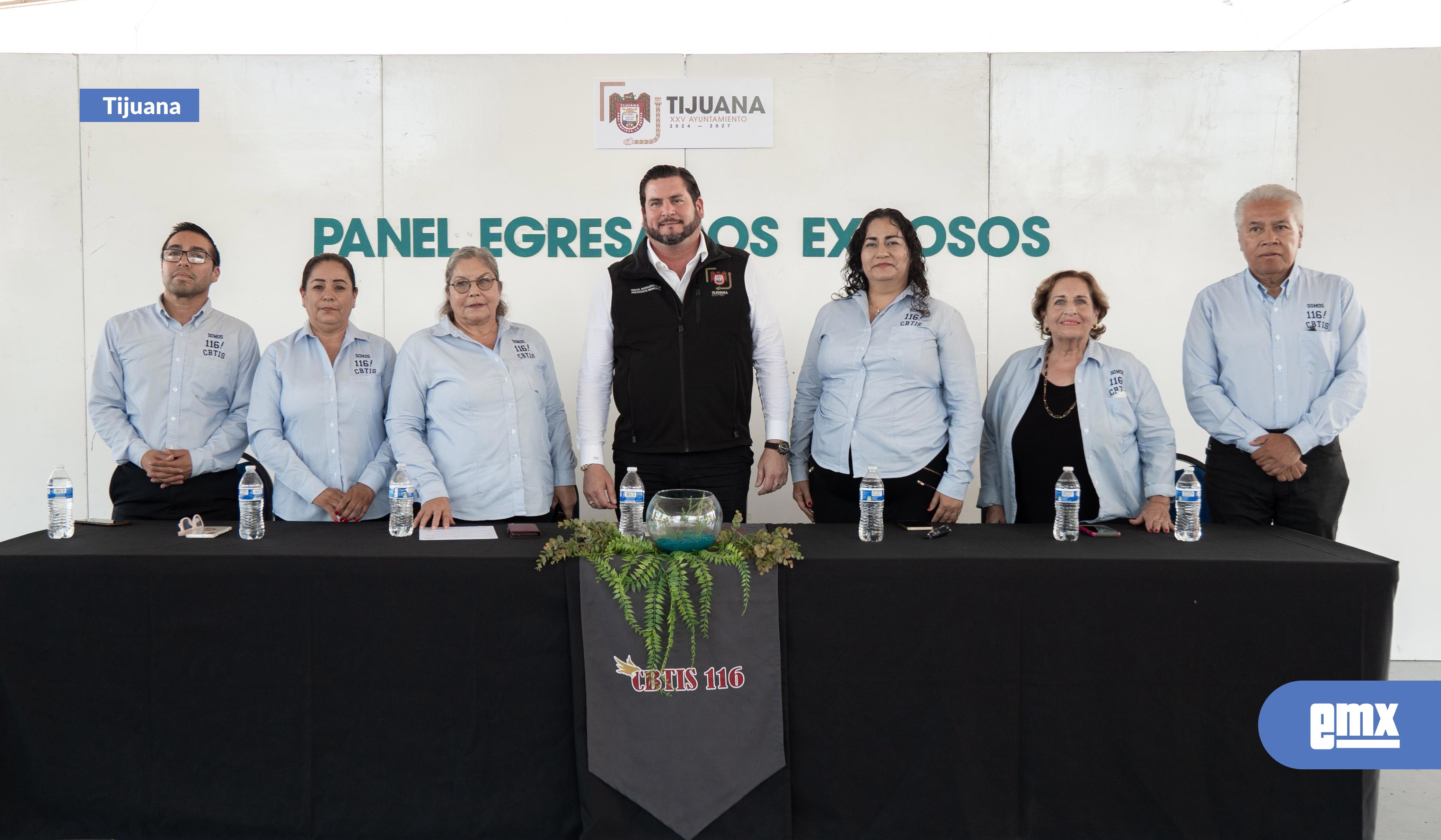 EMX-Participa-Ismael-Burgueño-en-Panel-de-Egresados-Exitosos-del-CBTis-116