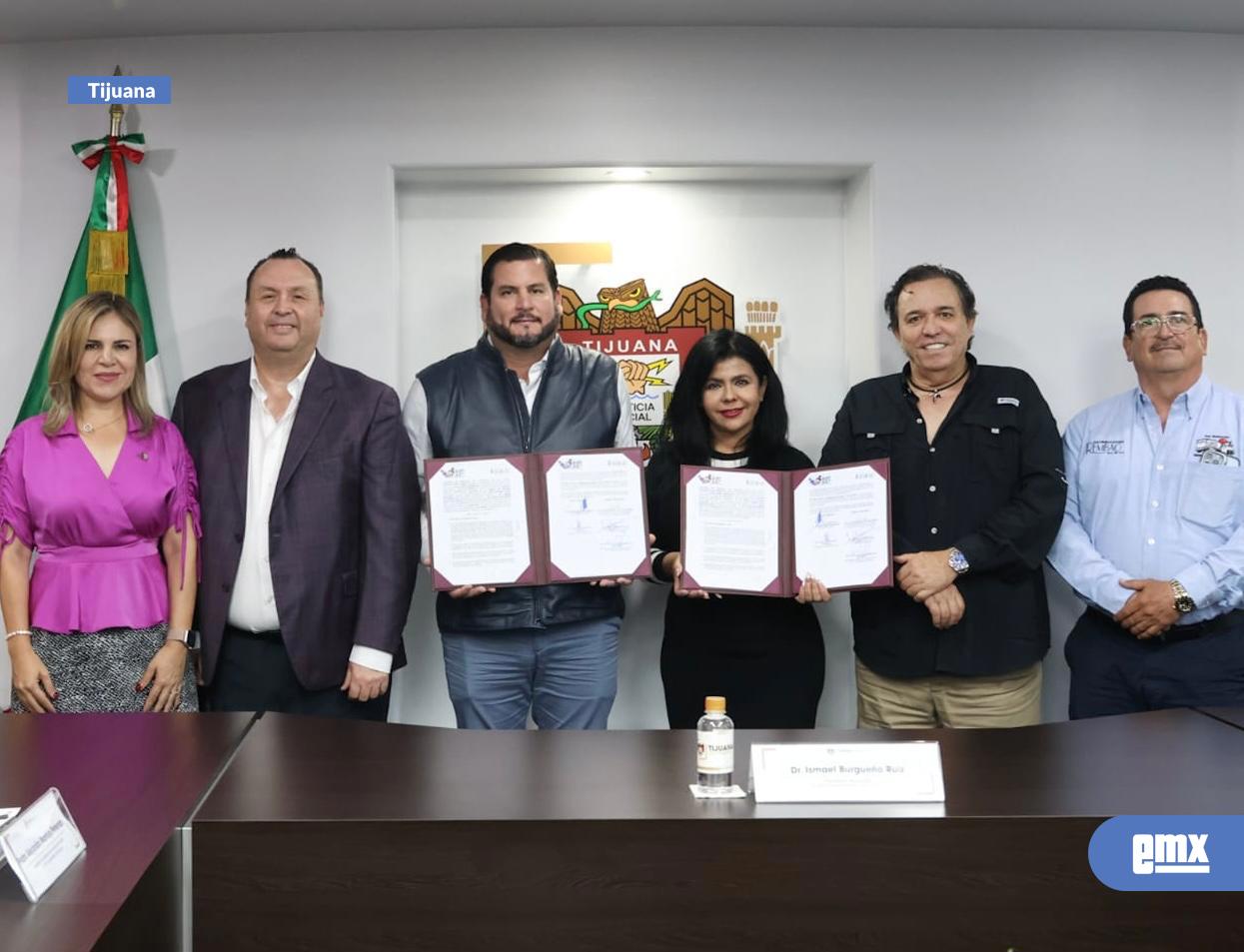 EMX-Firman-XXV-Ayuntamiento-de-Tijuana-y-Distribuciones-Rembao-contrato-de-donación-en-apoyo-a-asociaciones-civiles