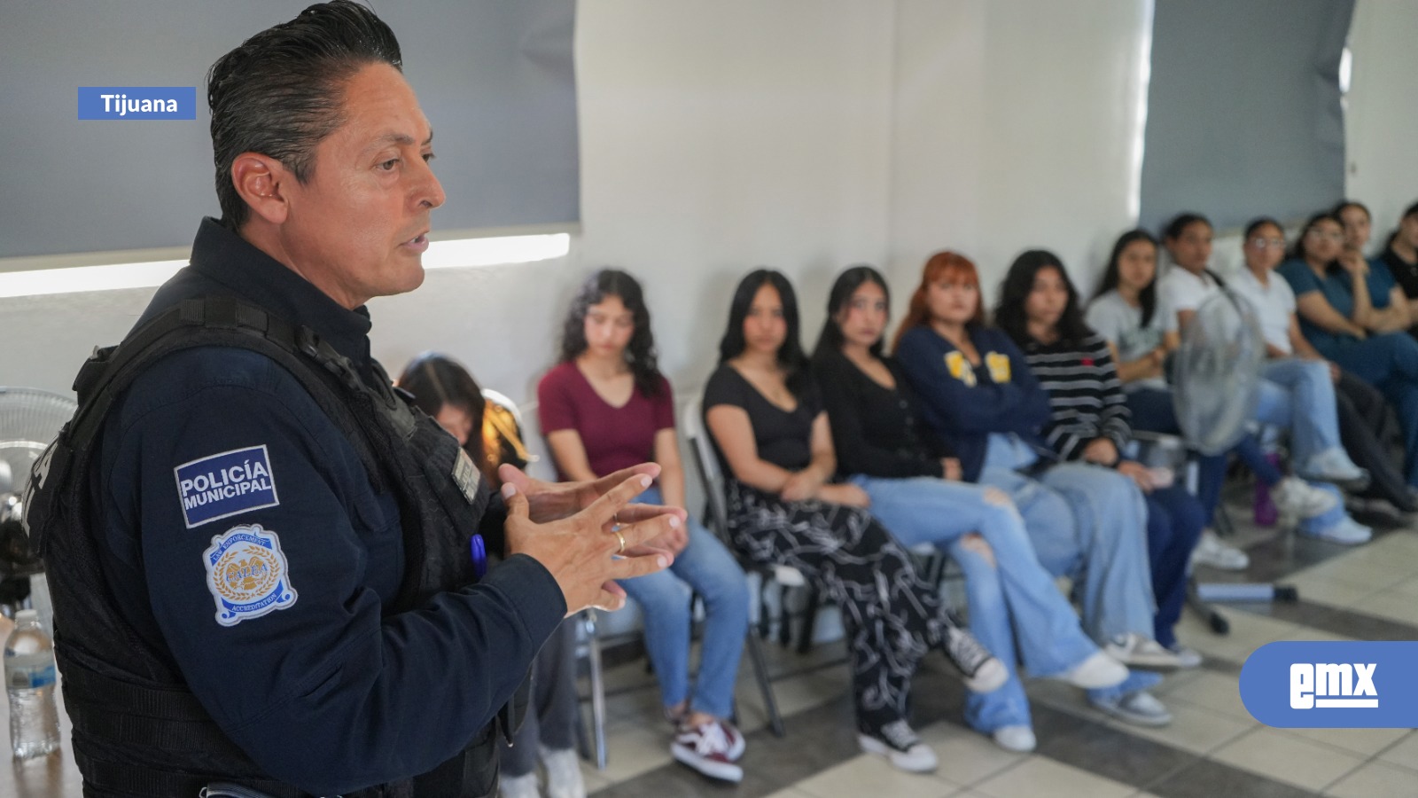 EMX-Estudiantes-de-Tijuana-participan-en-taller-“Mujer-Segura”-para-aprender-defensa-personal-y-reconocer-señales-de-agresión