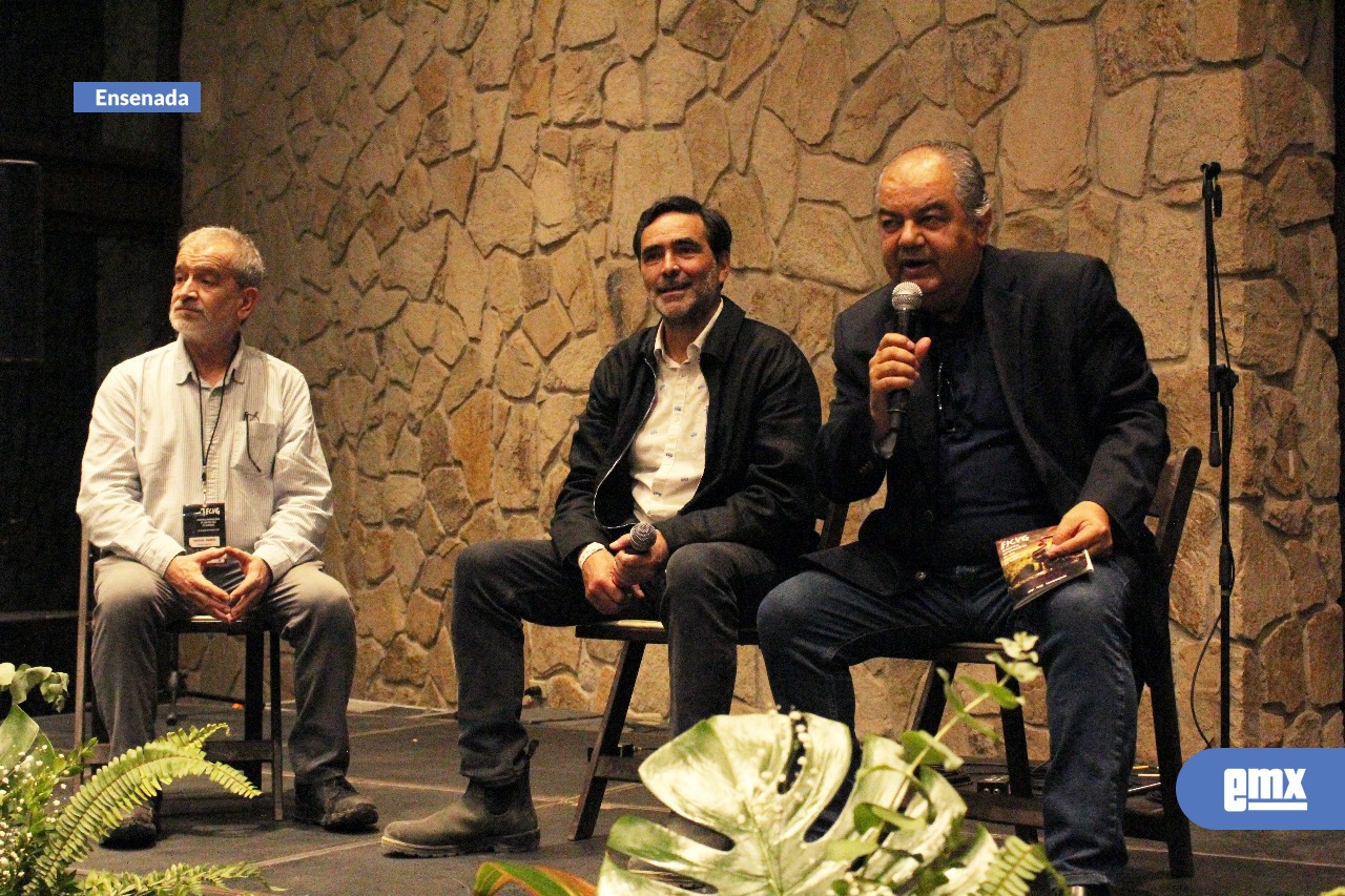 EMX-Con-los-cineastas-Sergio-Arau-y-Yareli-Arizmendi-se-inaugura-el-II-Festival-de-Cine-del-Valle-de-Guadalupe