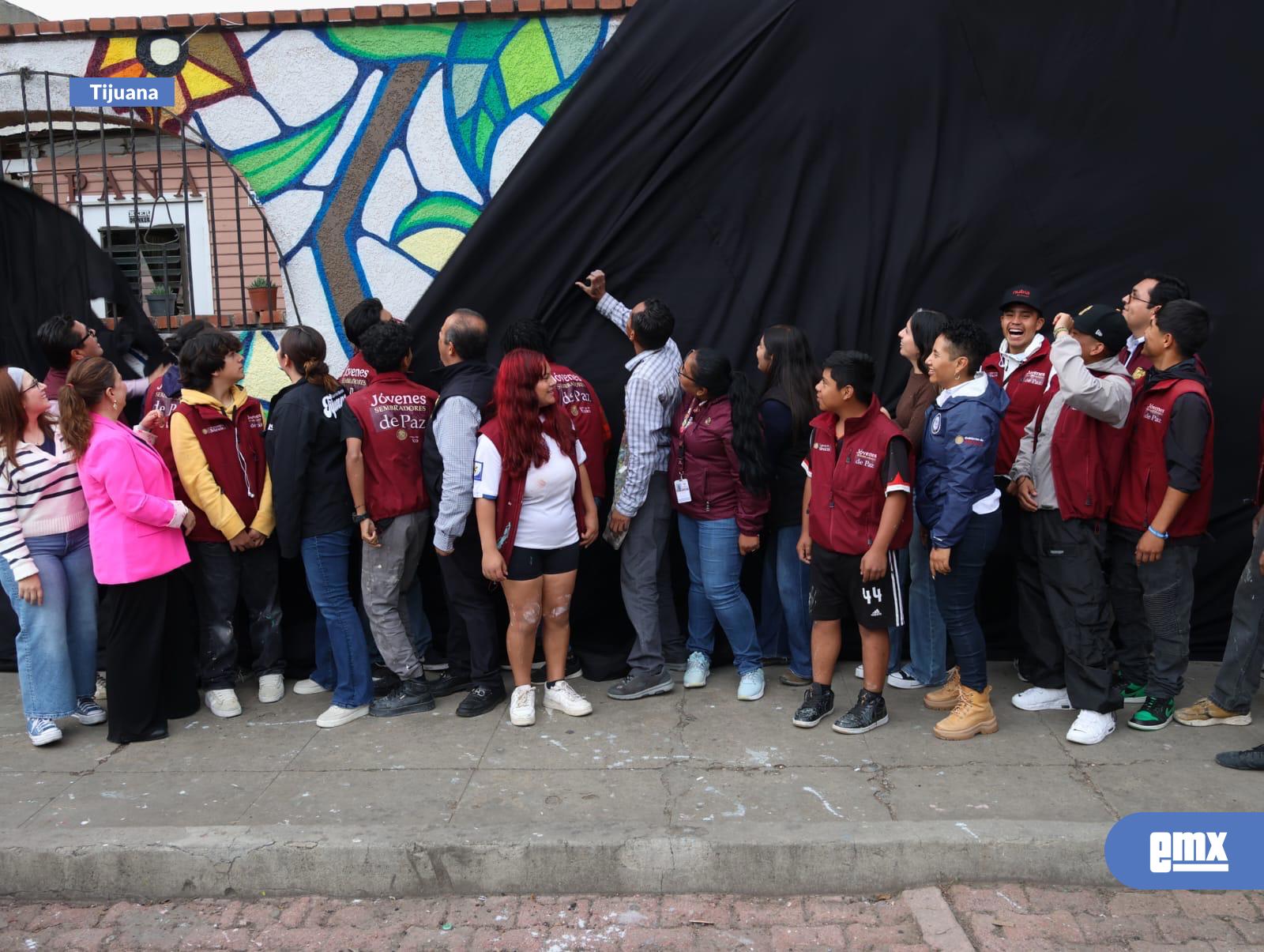 EMX-Devela-XXV-Ayuntamiento-de-Tijuana-pintura-como-parte-de-la-Jornada-Nacional-de-Tequios-y-Murales
