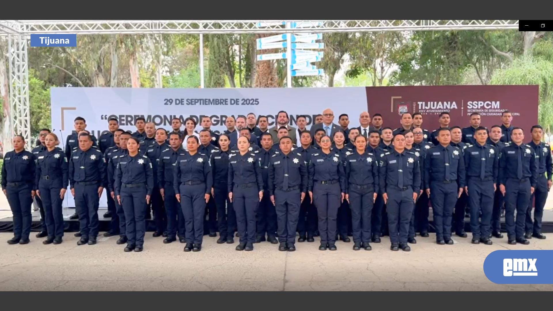 EMX-Se-gradúan-53-nuevos-policías-municipales-en-Tijuana;-Burgueño-les-toma-protesta