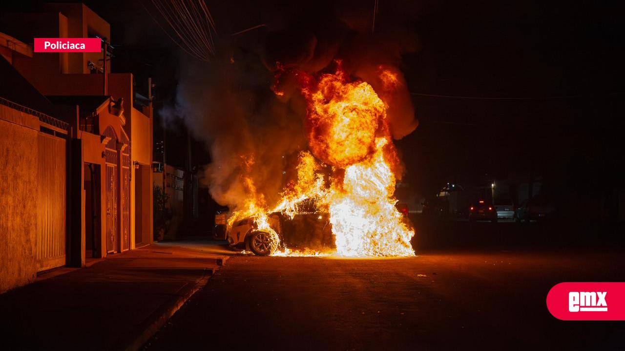 EMX-Pareja-incendia-vehículo-en-la-Zona-Norte;-fueron-detenidos