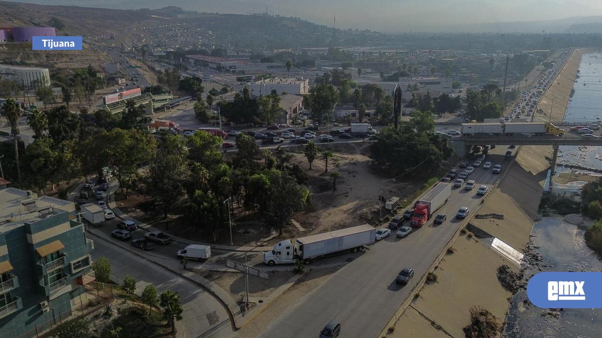 EMX-Falta de cultura vial provoca congestionamiento en vía rápida Alamar