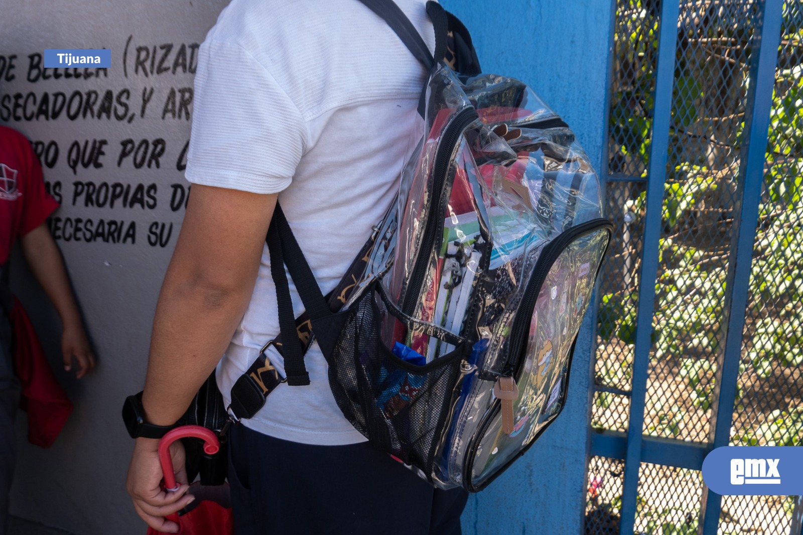 EMX-Estudiantes-llevan-mochilas-transparentes-en-secundaria-de-Tijuana-como-medida-de-seguridad