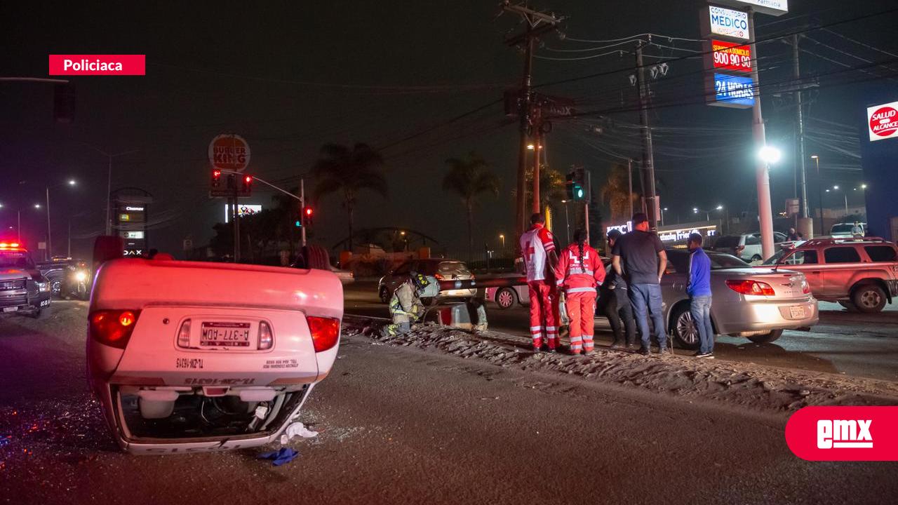 EMX-Taxista-en-estado-de-ebriedad-provoca-accidente-y-vuelca-en-Loma-Bonita