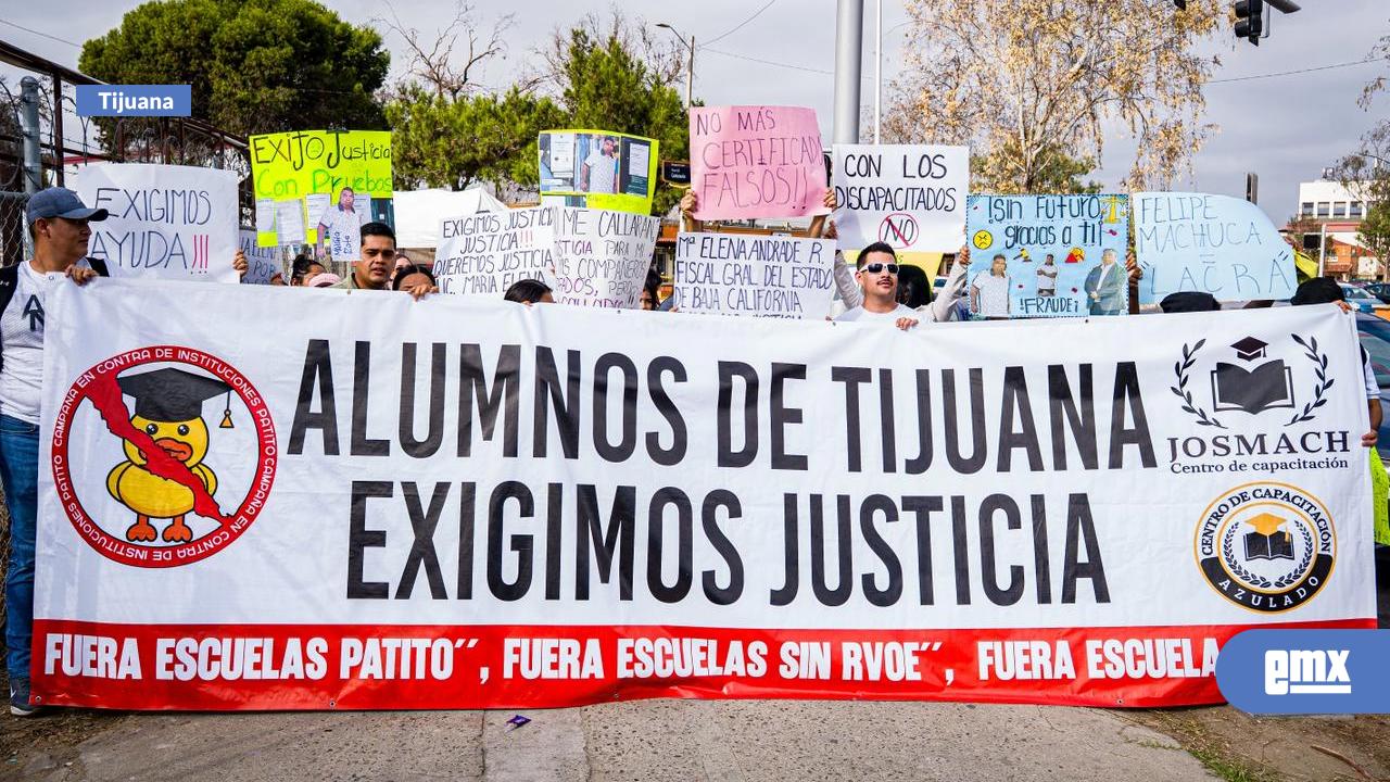 EMX-Estudiantes-marchan-tras-presunto-fraude-de-preparatoria-“patito”