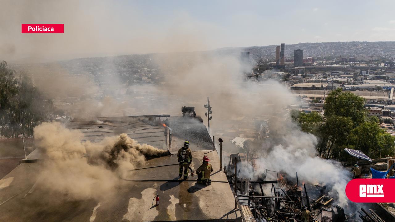 EMX-Fuerte-incendio-consume-vivienda-en-la-colonia-Anexa-Buena-Vista