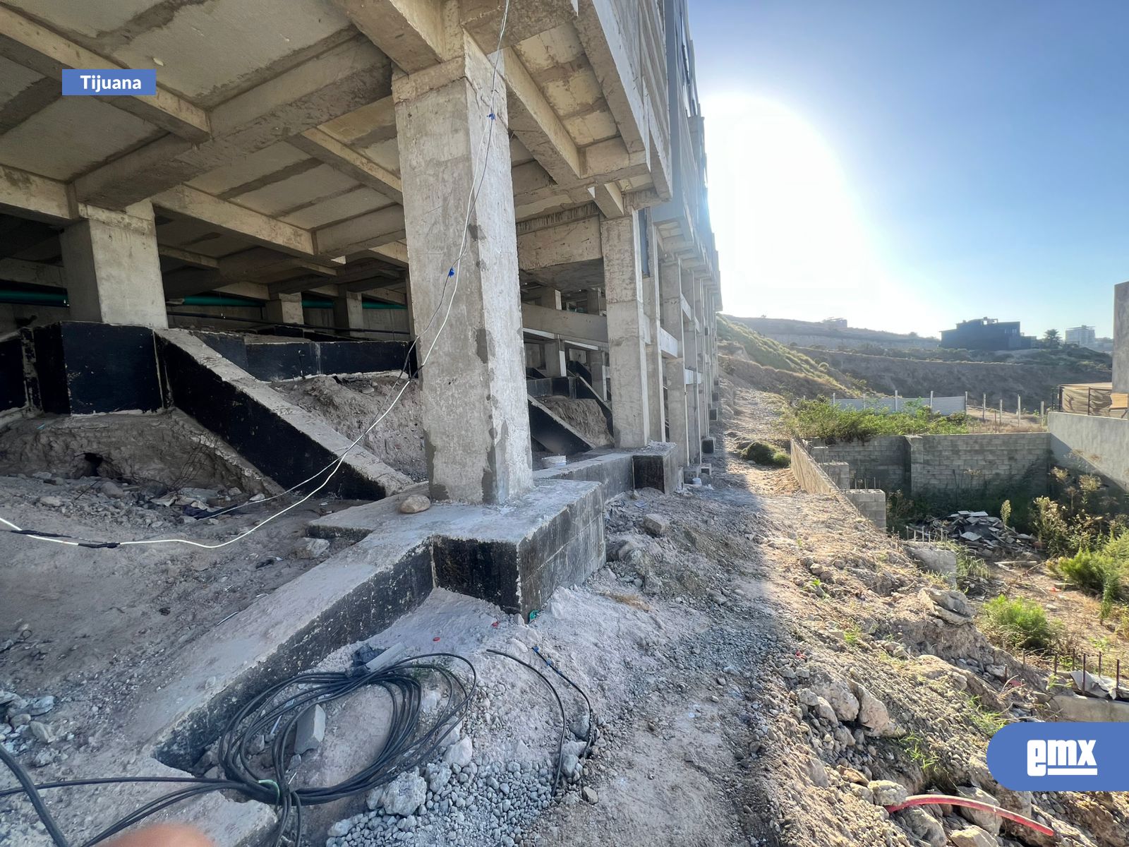 EMX-Complejo-Up-Town-invadió-terrenos-para-construir-edificio-habitacional