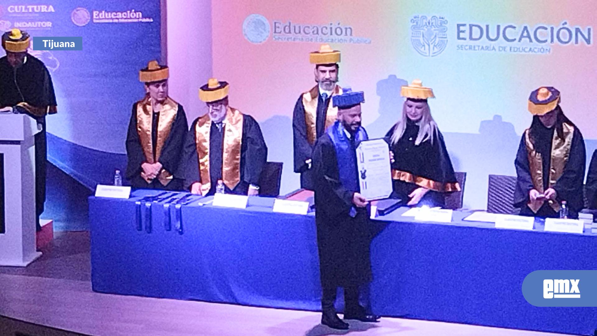 EMX-Recibe-Doctorado-HONORIS--CAUSA-Destacado-Tijuanense