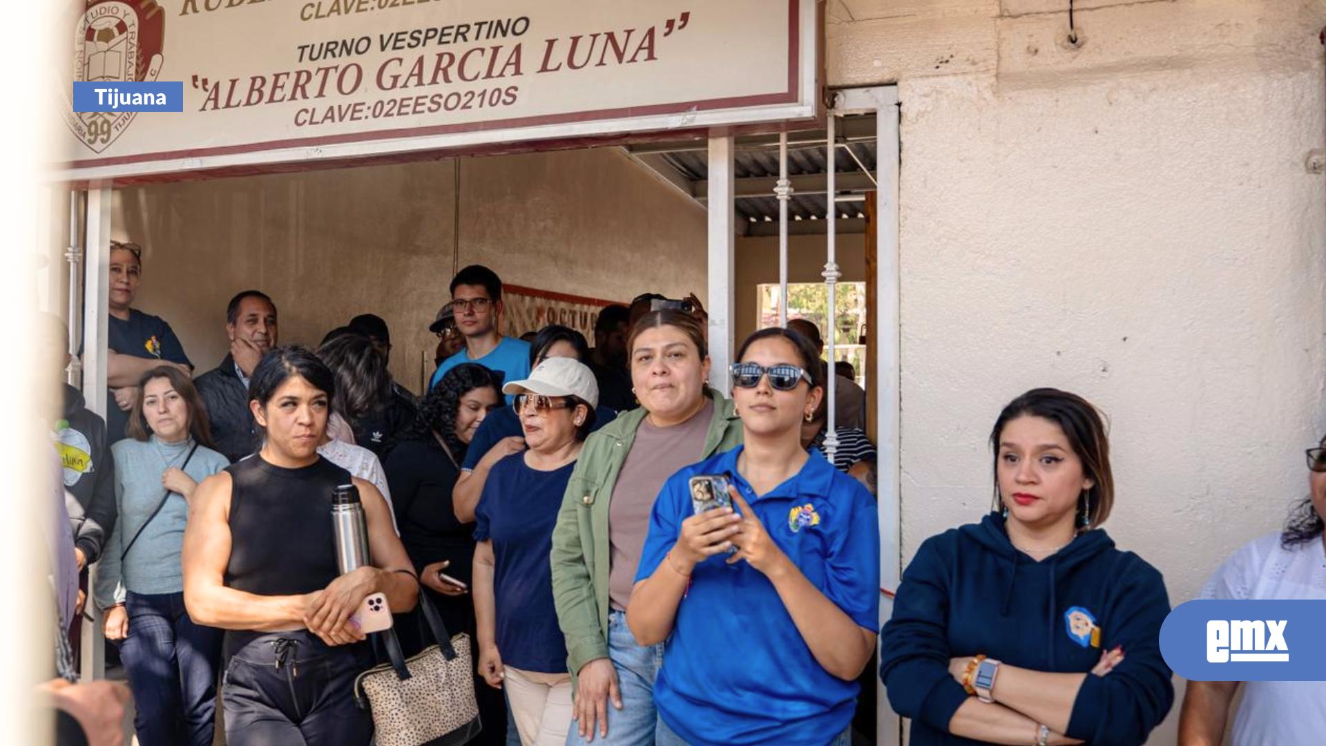EMX-Docentes-y-padres-bloquean-acceso-de-directora-en-la-Secundaria-#99