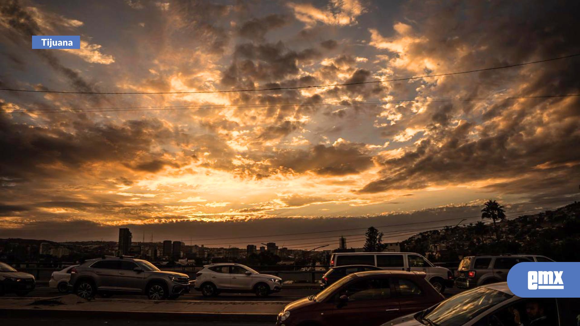 EMX-Atardeceres-de-octubre-llenan-de-color-el-cielo-de-Tijuana