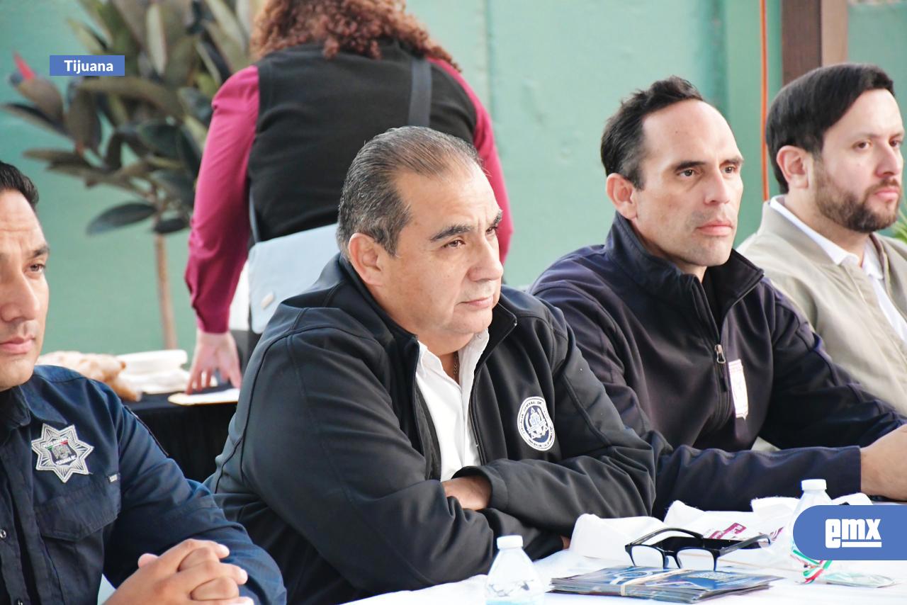 EMX-Vecinos-refuerzan-la-seguridad-con-apoyo-de-la-FGE