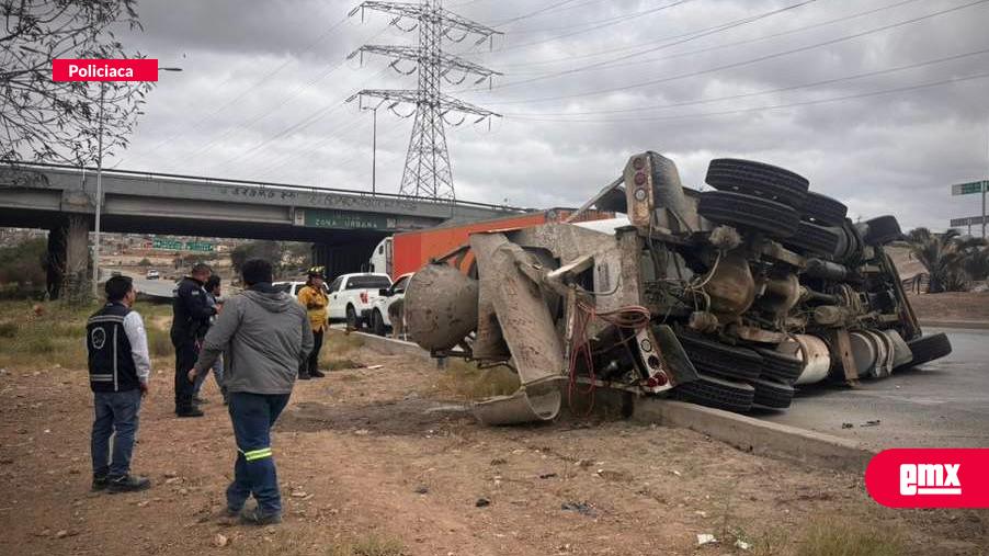 EMX-Última-hora:-Camión-de-concreto-se-vuelva-sobre-el-2000