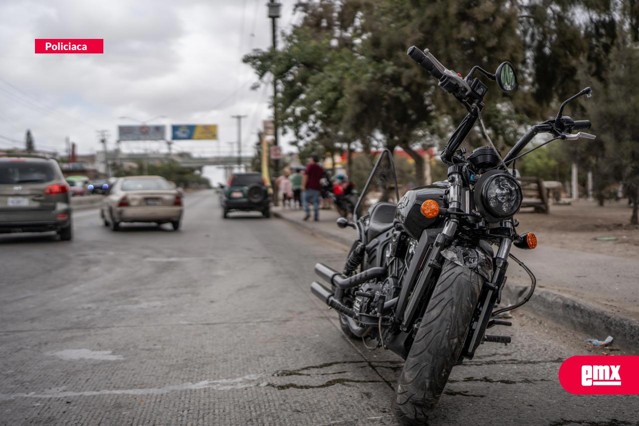 EMX-Motociclista-choca-contra-automóvil-en-bulevar-Gustavo-Díaz-Ordaz
