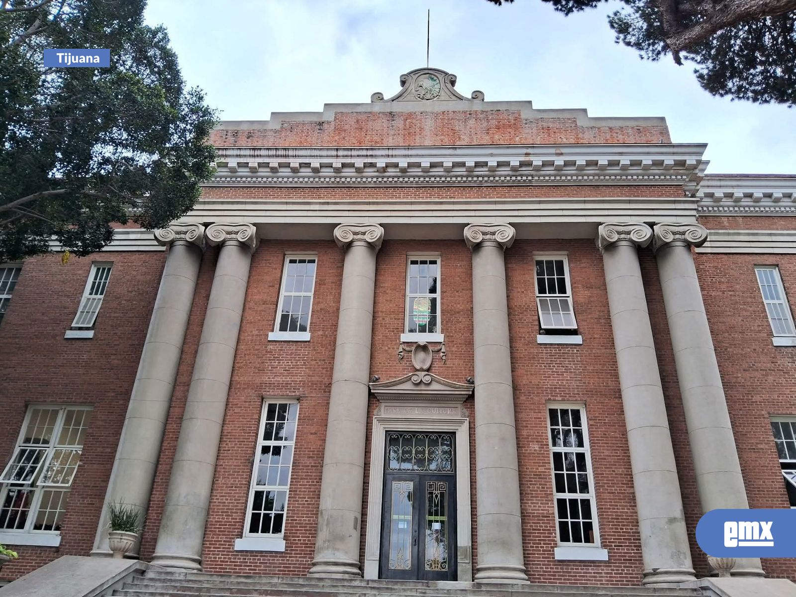 EMX-Avalan-restauración-del-frontispicio-de-la-Casa-de-la-Cultura-de-Tijuana