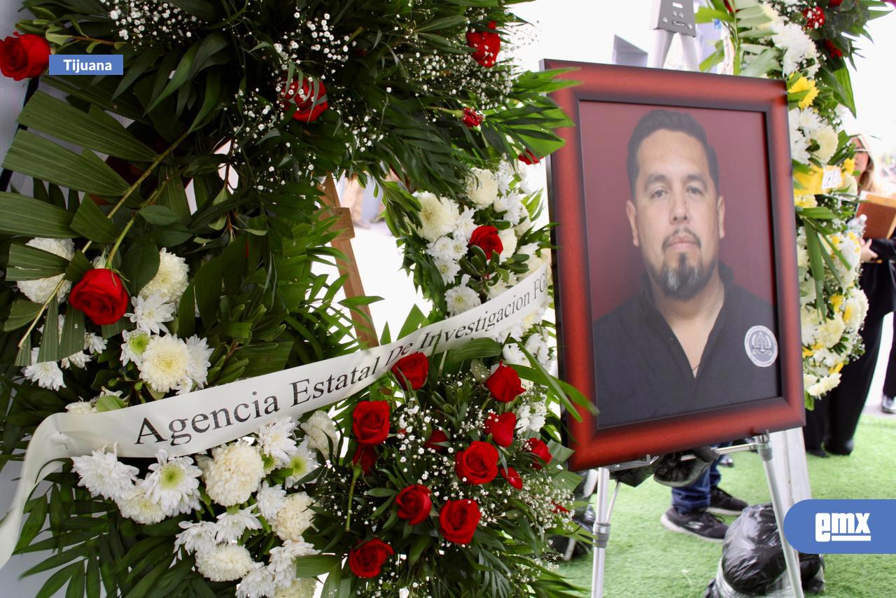 EMX-Realizan-honras-fúnebres-en-memoria-del-Agente-Humberto-A.-Martínez-Corrales