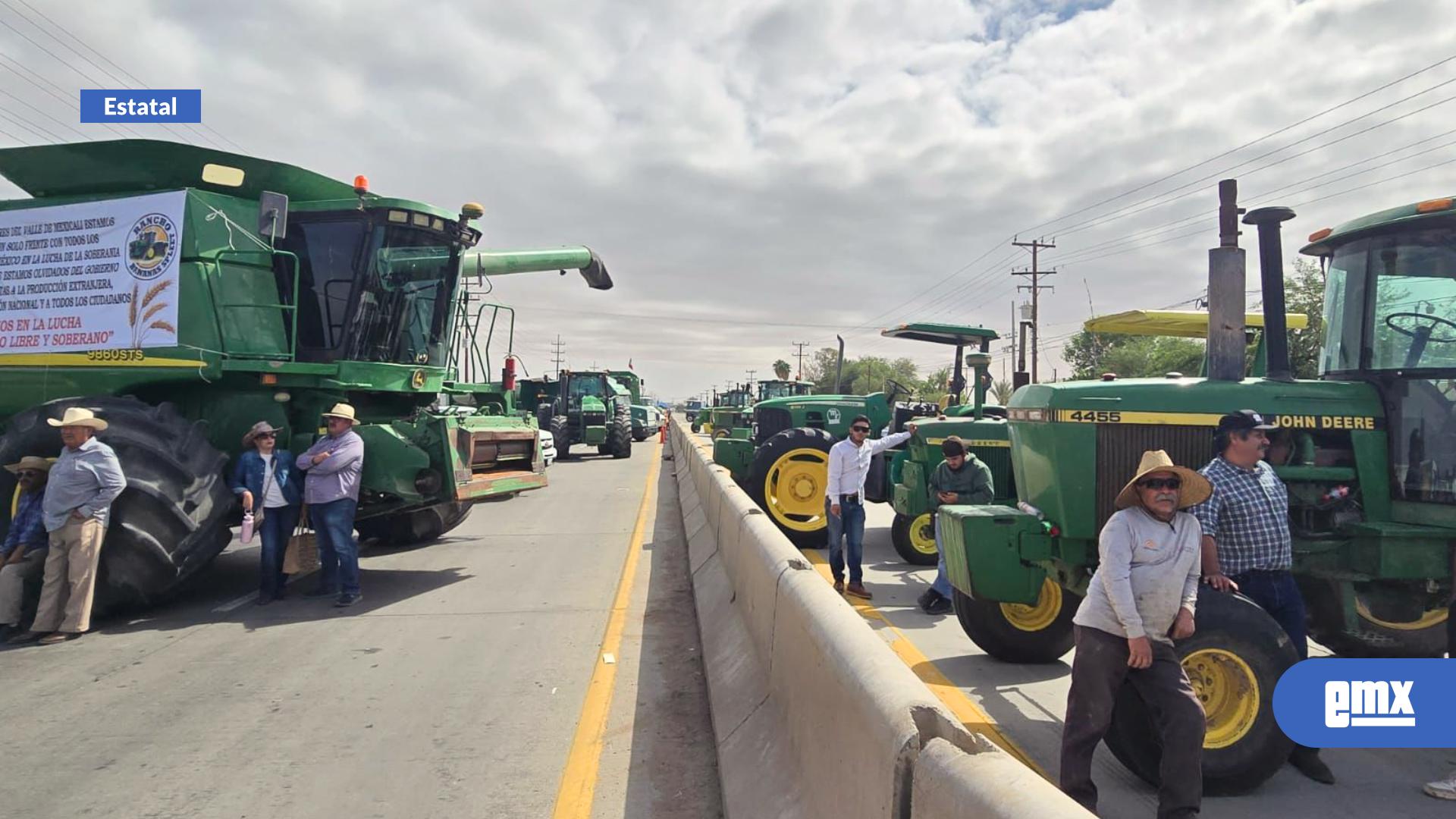 EMX-Agricultores-bloquean-carretera-Mexicali–San-Luis-Río-Colorado;-exigen-mejores-condiciones-de-trabajo