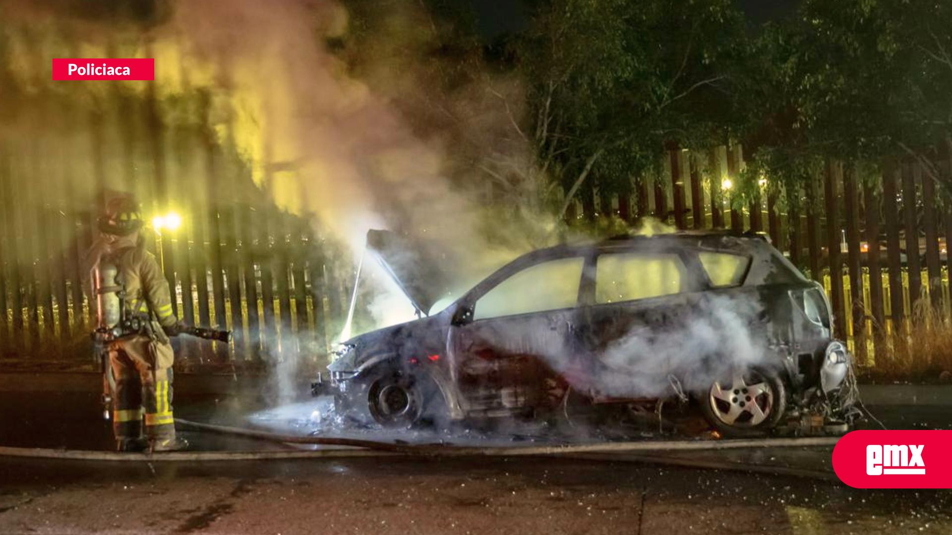 EMX-Auto-se-incendia-en-la-avenida-Internacional