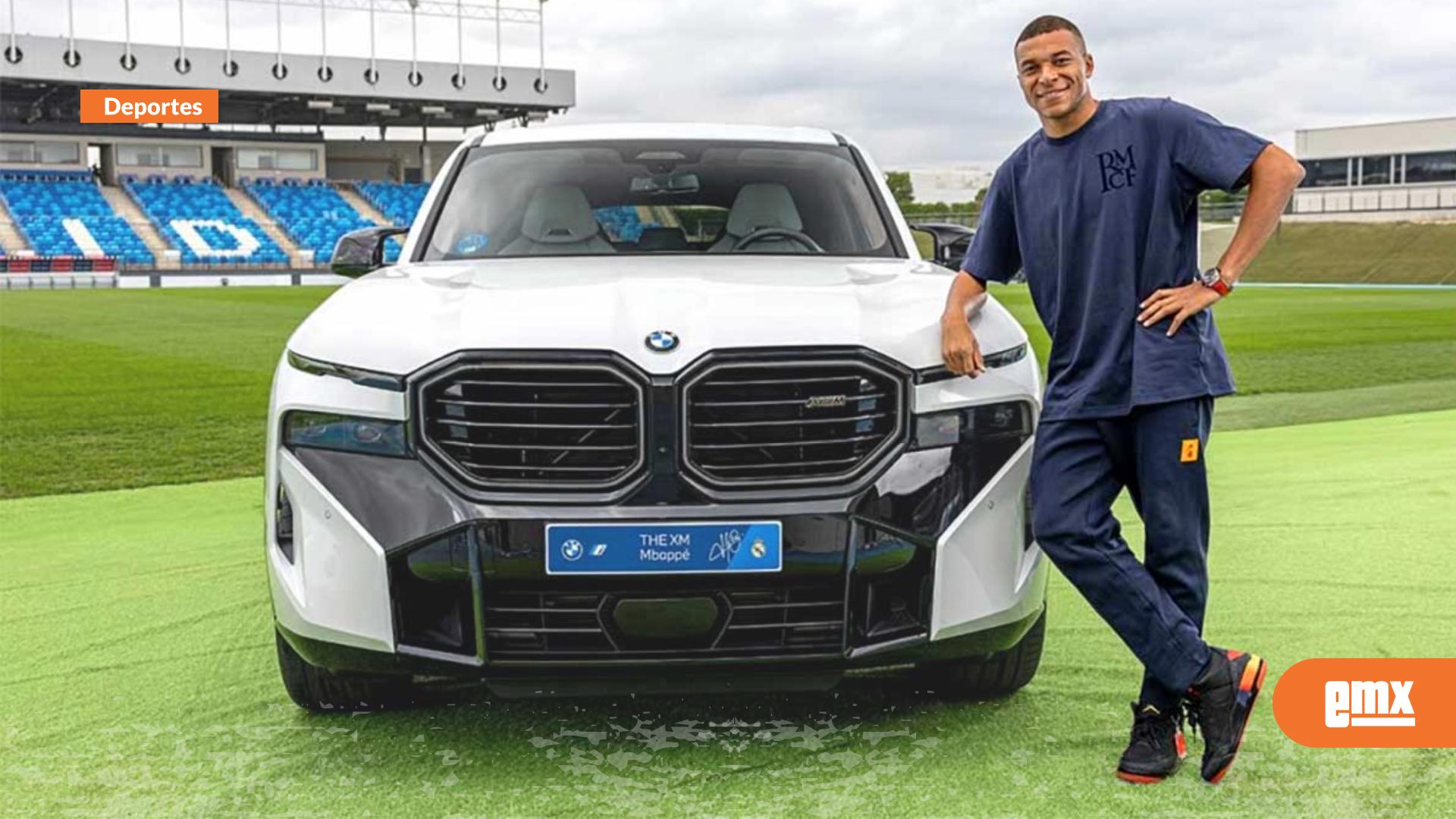 EMX-Kylian-Mbappé-recibe-su-BMW-del-Real-Madrid,-pero-aún-no-puede-conducirlo