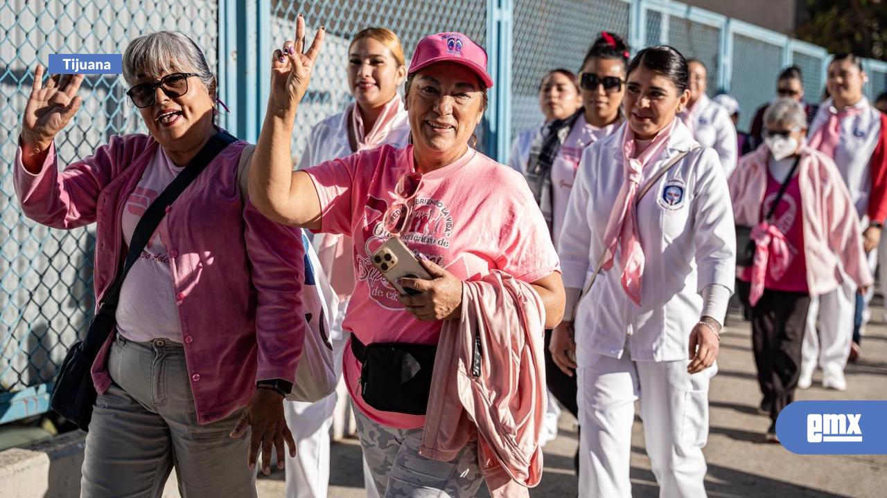 EMX-Caminata-rosa-recorre-el-Hospital-General-para-crear-conciencia-sobre-el-cáncer-de-mama