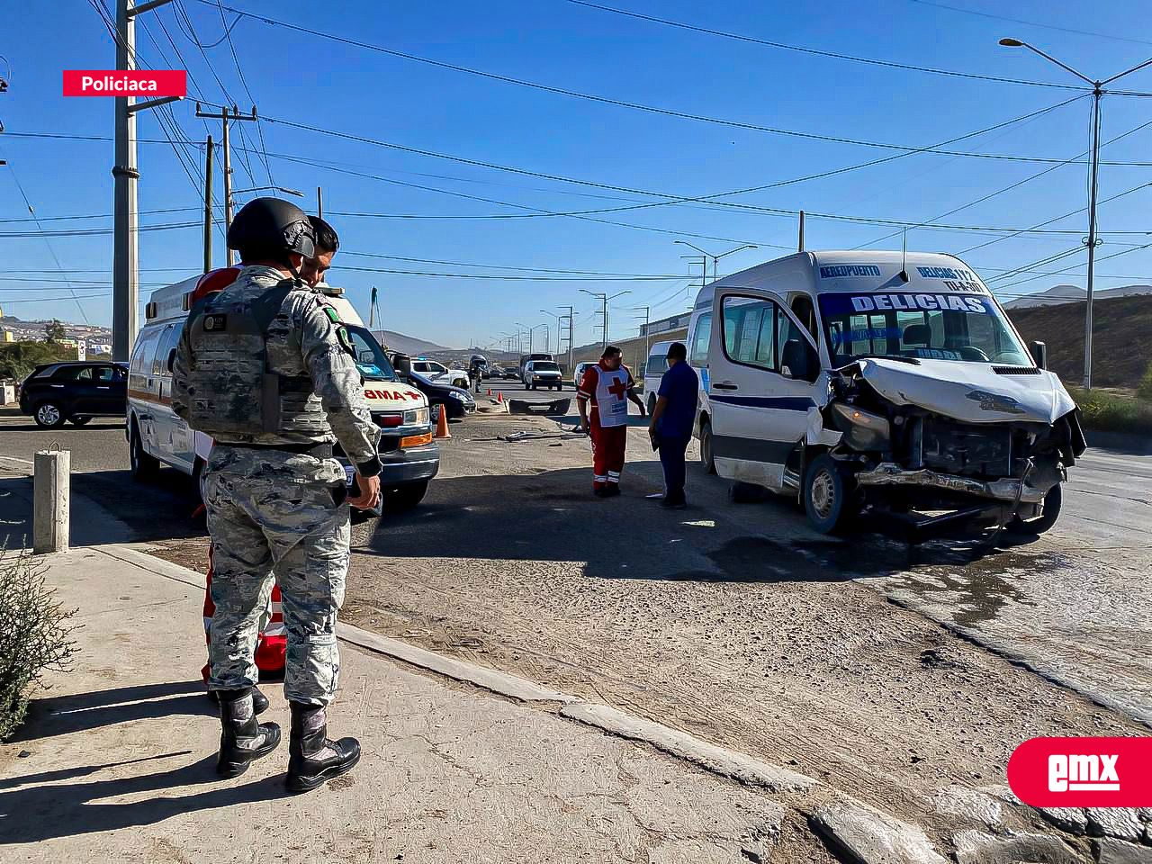 EMX-Fuerte-choque-entre-transporte-público-y-vehículo-particular-en-el-bulevar-2000