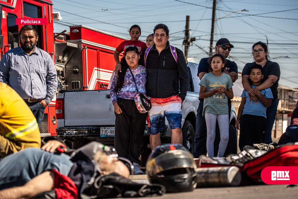 EMX-Accidente-entre-pick-up-y-motocicleta-deja-a-un-niño-y-su-padre-lesionados-en-la-Colonia-Alemán