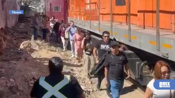 EMX-Turistas-del-tren-quedan-varados-tras-falla-mecánica-del-ferrocarril