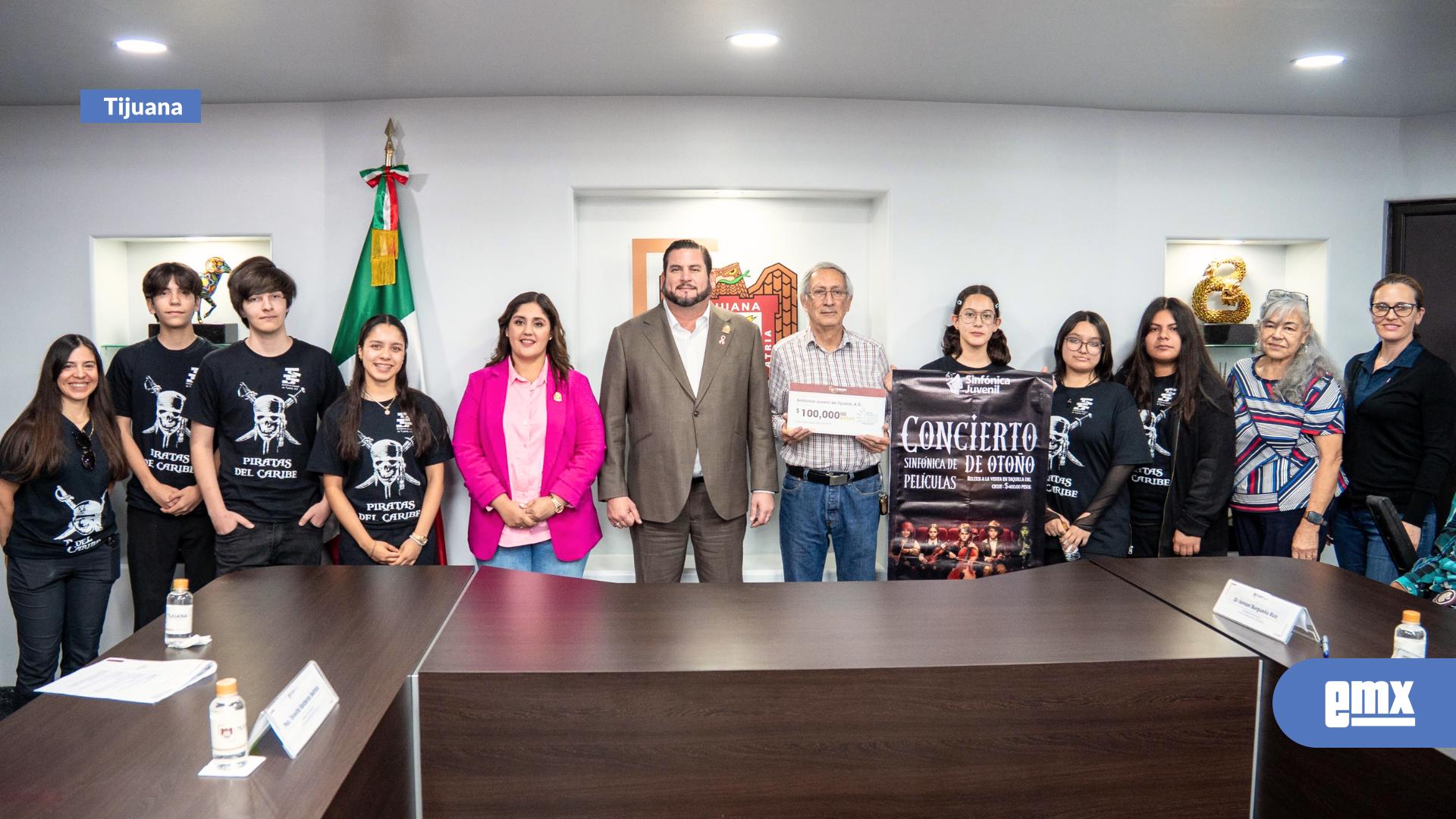 EMX-Entrega-presidente-municipal-Ismael-Burgueño-apoyos-a-Asociaciones-Civiles