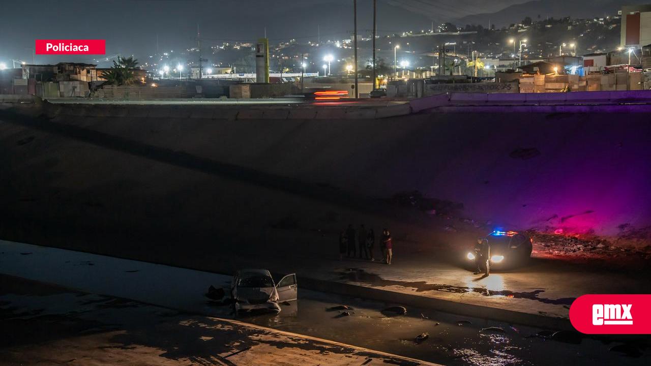 EMX-Automóvil-terminó-en-la-canalización-del-Río-Alamar