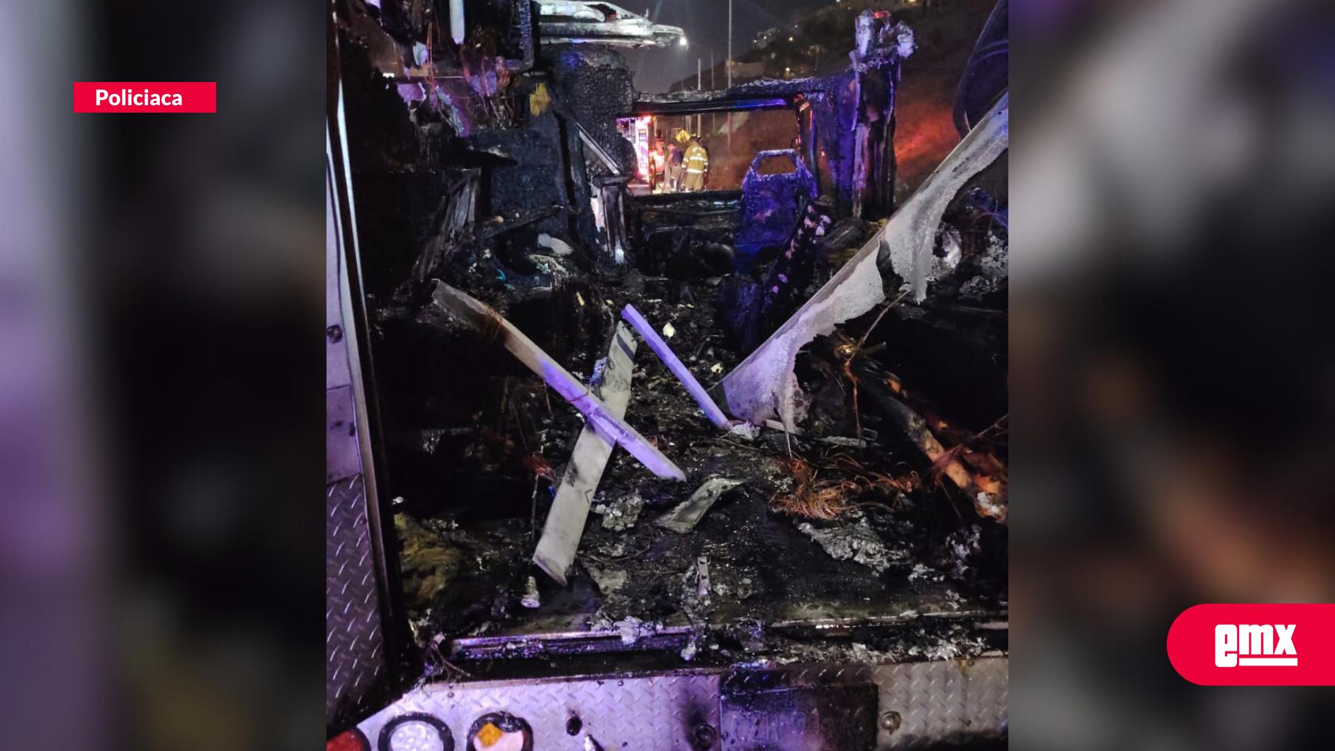 EMX-Arde-ambulancia-privada-en-fraccionamiento-Residencial;-bomberos-sofocan-incendio
