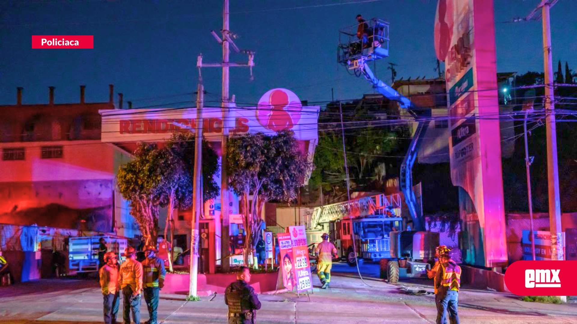 EMX-Trabajador-queda-atrapado-en-canasta-eléctrica-en-la-colonia-Nueva-Aurora