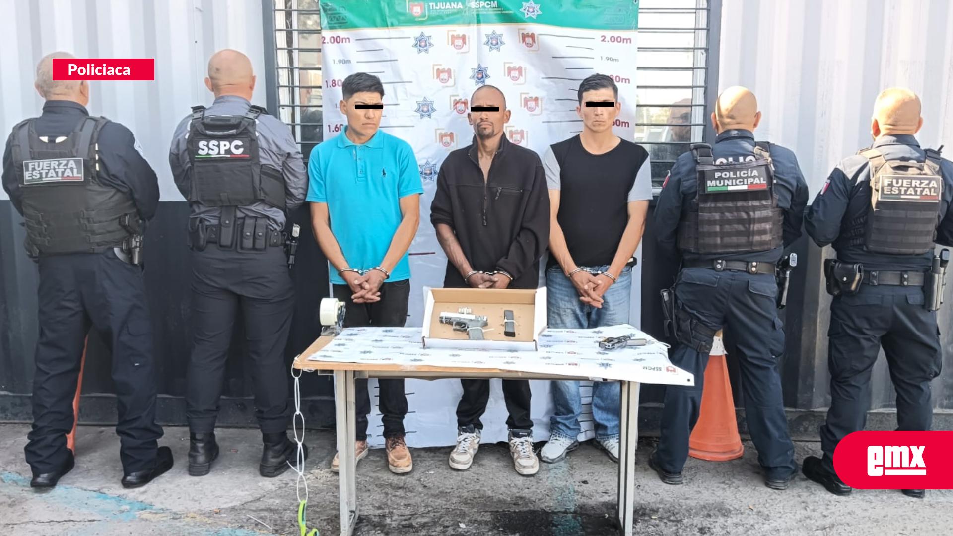 EMX-Policía-Municipal-detiene-a-tres-hombres-armados-en-Granjas-Familiares