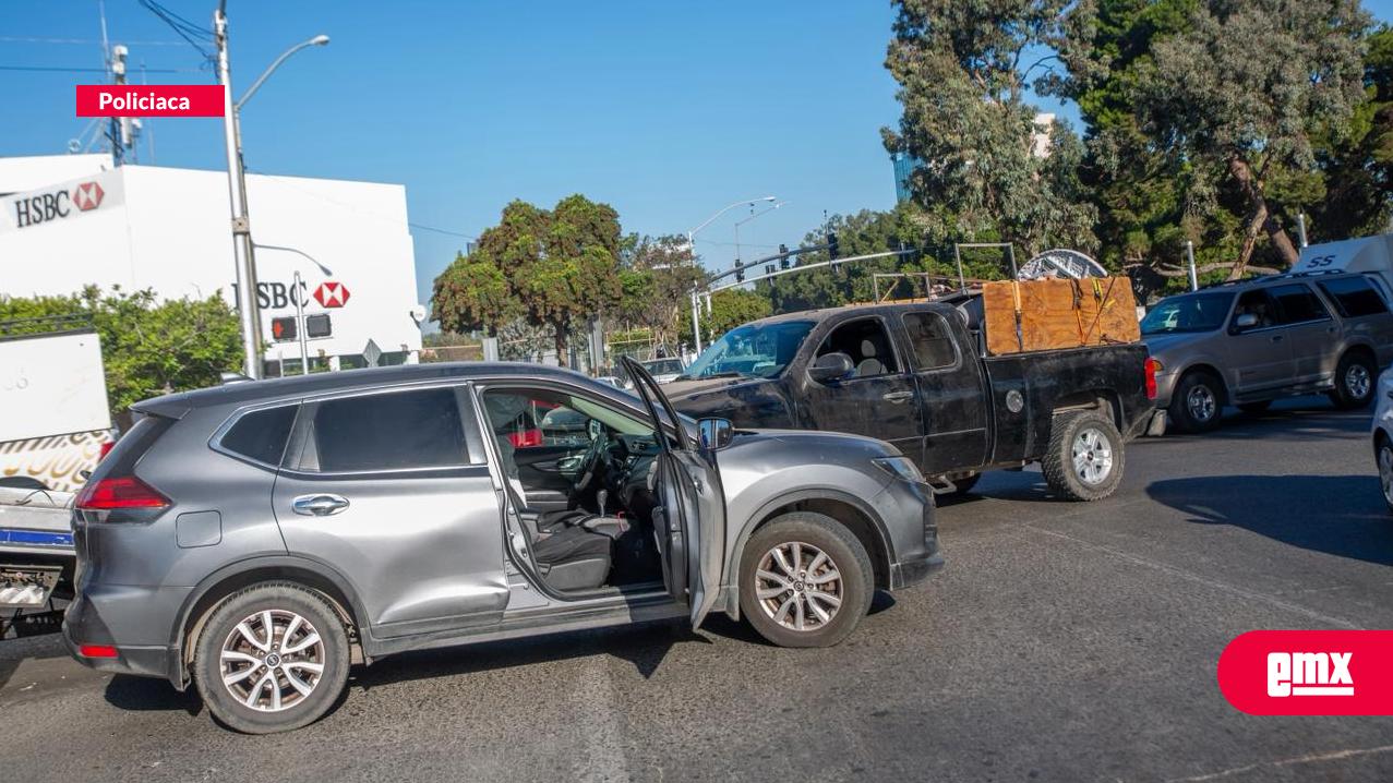 EMX-Vuelta-prohibida-termina-en-choque-cerca-del-CREA