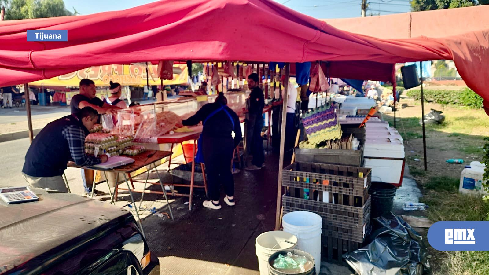 EMX-Aplica-Gobierno-Municipal-multas-por-obstrucción-de-banquetas-a-comerciantes-en-Riberas-del-Bosque