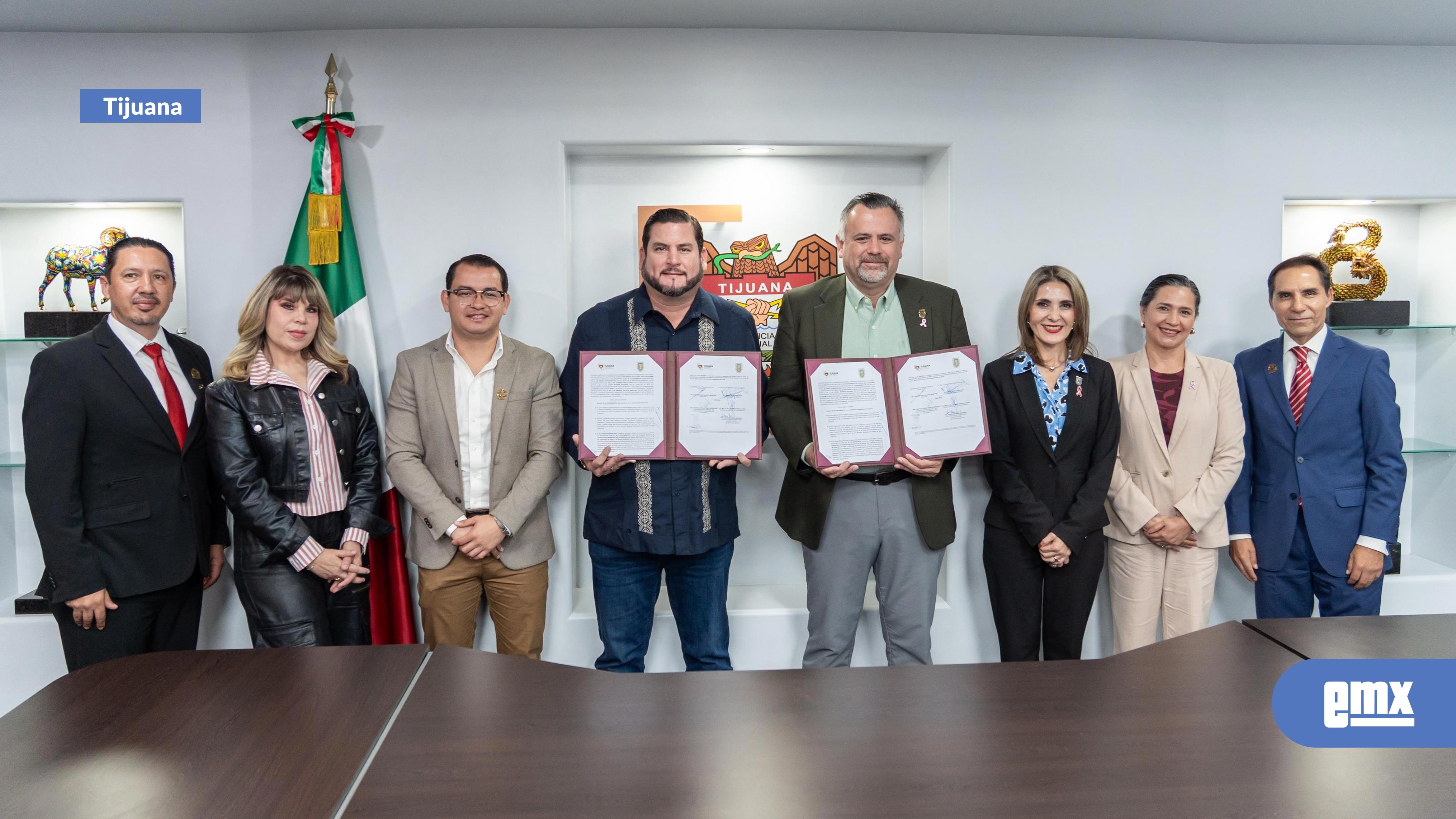 EMX-Firma-Ismael-Burgueño-Ruiz-convenio-de-vinculación-con-la-Universidad-Autónoma-de-Baja-California