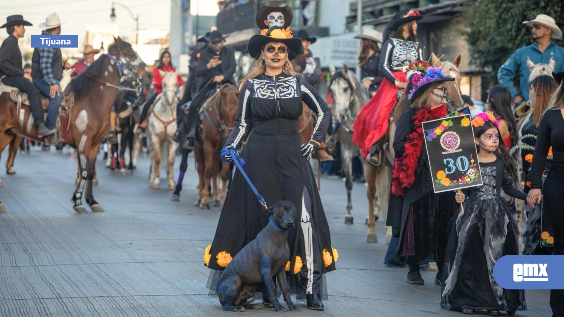 EMX-Miles-disfrutan-el-tercer-desfile-tradicional-del-Día-de-Muertos-en-la-Zona-Centro-de-Tijuana