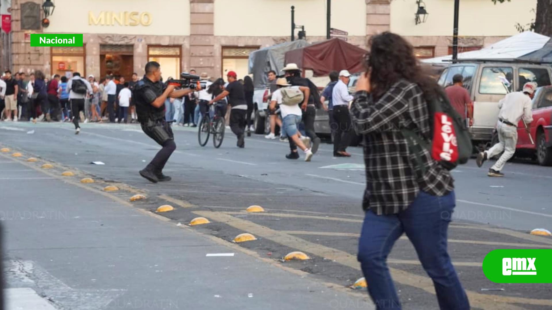 EMX-Tensión-en-Morelia:-antimotines-irrumpen-en-el-Palacio-de-Gobierno-y-dispersan-protesta-por-asesinato-de-alcalde-de-Uruapan