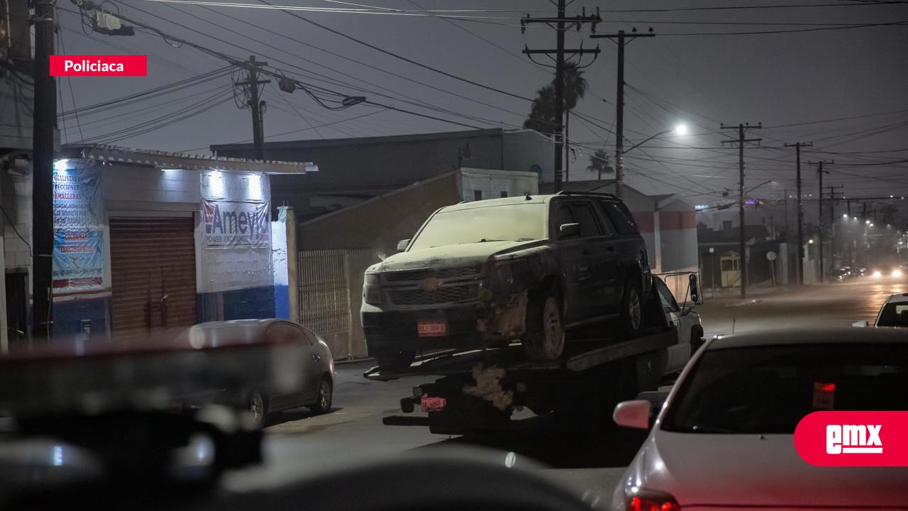 EMX-Incendian-dos-camionetas-en-funeraria-de-la-Zona-Centro