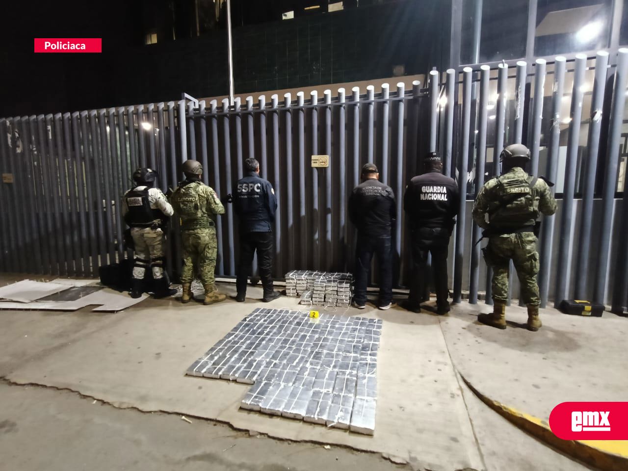 EMX-Ejército-Mexicano-y-GN-aseguran-112-kilos-de-cocina-en-BC