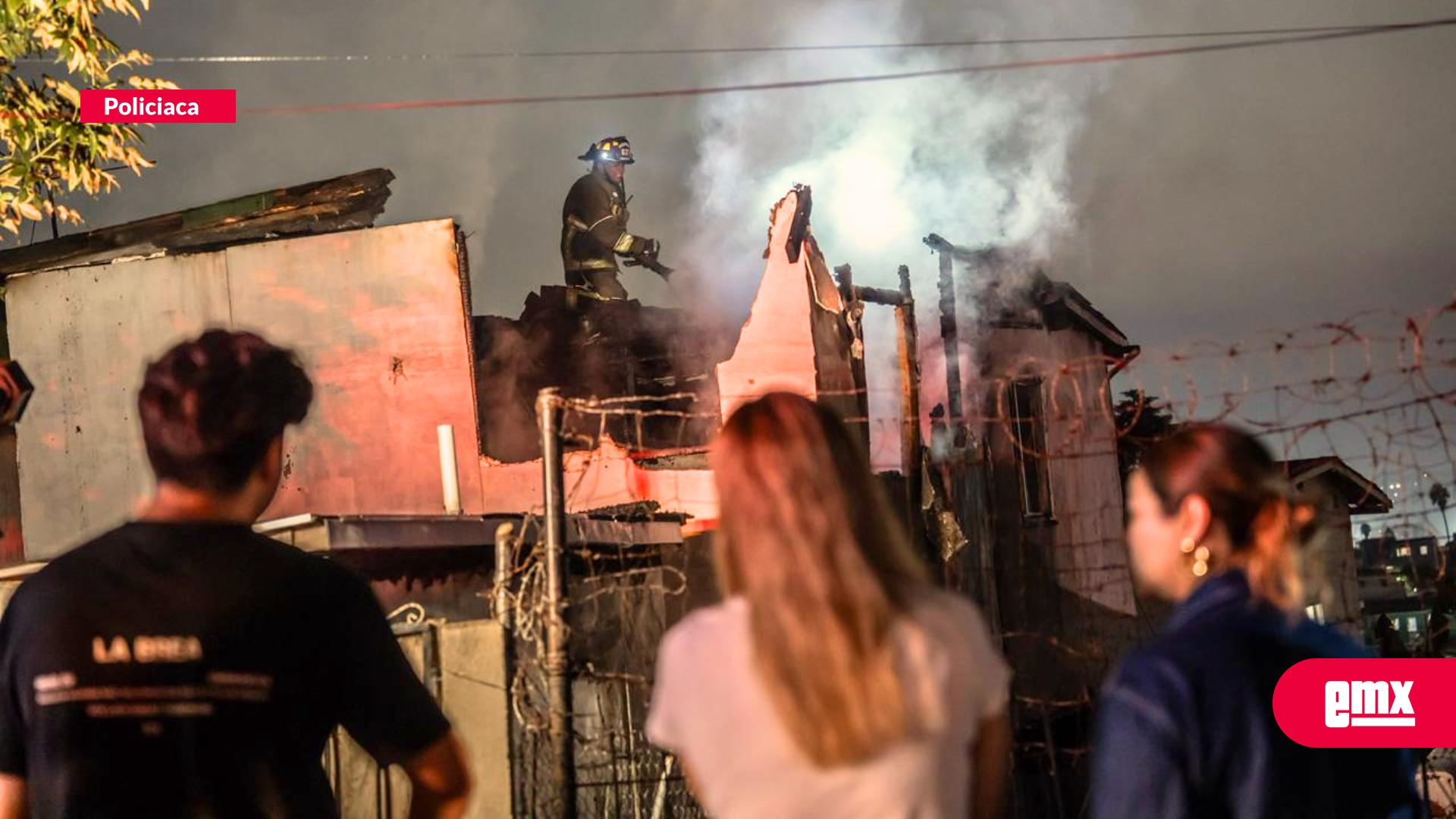 EMX-Fuerte-incendio-consume-vivienda-en-la-colonia-Hidalgo