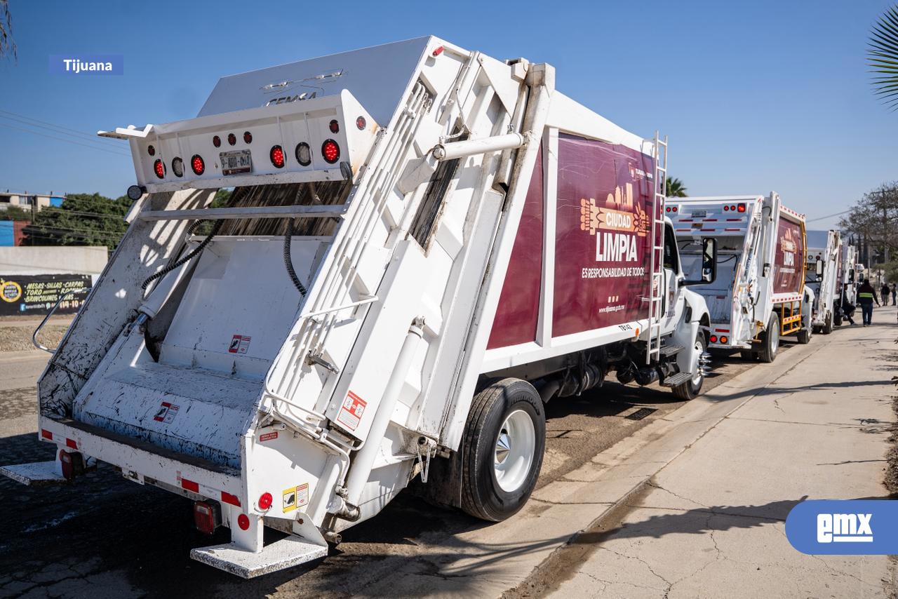 EMX-Inauguran-19-rutas-de-recolección-de-basura-en-Los-Valles-y-Palma-Real